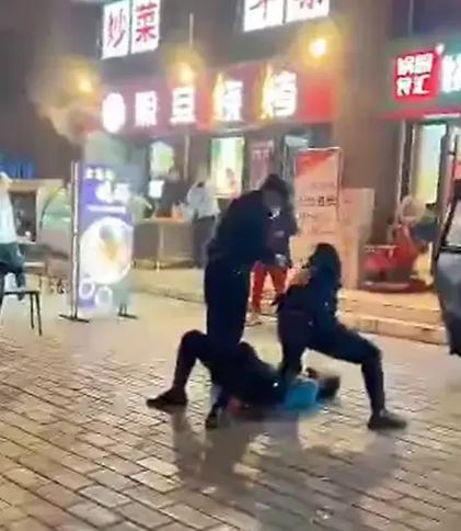 新奥今晚特马上9点30和脖子被扎多根烧烤签与被烧烤签子扎出血了