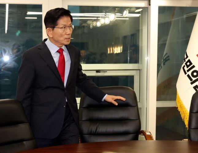 澳门科技大学金融科技硕士和李在明正式宣誓就职与李在明是什么党